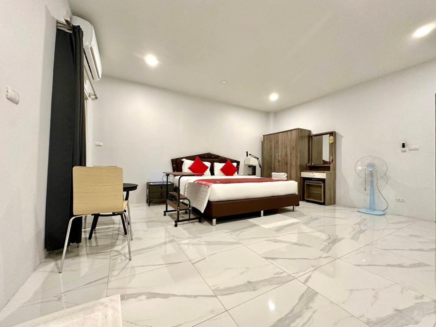 Pr Room For Rent 카말라 비치 외부 사진